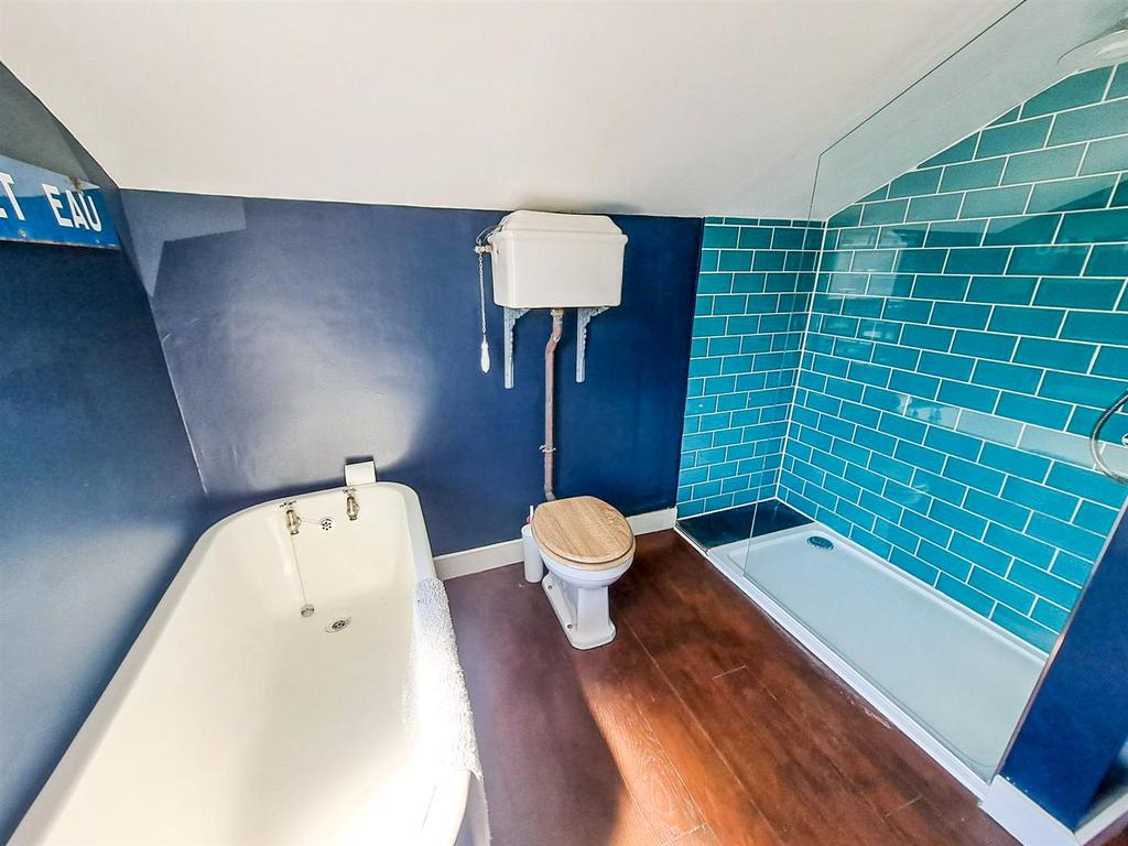 Bathroom1.jpg