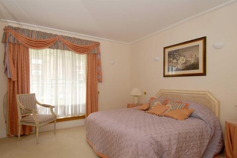 3 bedroom flat to rent, Queen's Terrace, St Johns Wood NW8