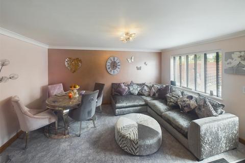 7 Clos Gwili, Cwmgwili, Llanelli, SA14 6AQ