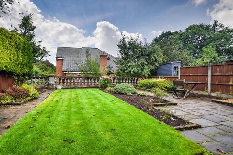 2 bedroom detached bungalow for sale, 19 Bearnett Drive, Lower Penn, Wolverhampton