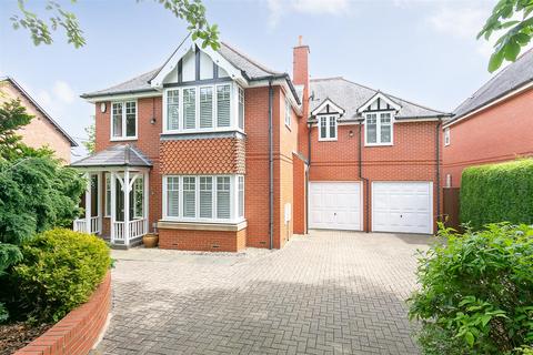 5 bedroom detached house to rent, Brackenfield Road, Gosforth, Newcastle upon Tyne