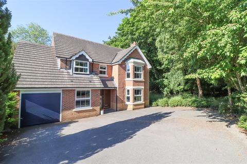 51 Camus Close, Church Crookham, Fleet, GU52 0UT