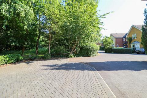 51 Camus Close, Church Crookham, Fleet, GU52 0UT
