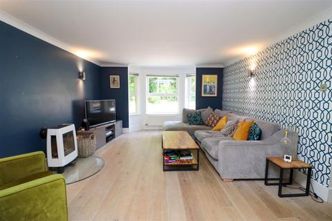 51 Camus Close, Church Crookham, Fleet, GU52 0UT