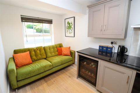 51 Camus Close, Church Crookham, Fleet, GU52 0UT