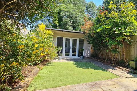 29 Albert Road, Addlestone, KT15 2PX