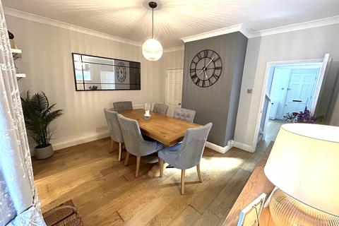 29 Albert Road, Addlestone, KT15 2PX
