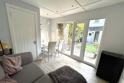29 Albert Road, Addlestone, KT15 2PX