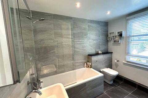 29 Albert Road, Addlestone, KT15 2PX