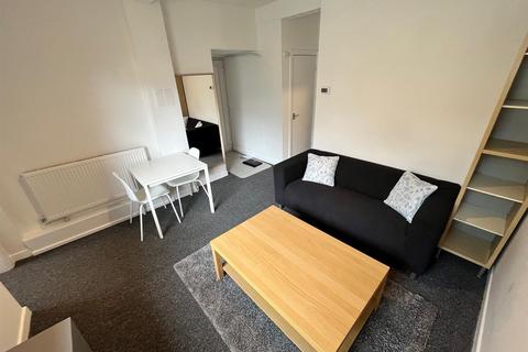 1 bedroom apartment to rent, Wellmead Close, Salford