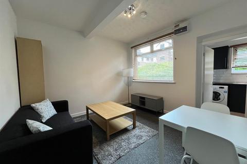 1 bedroom apartment to rent, Wellmead Close, Salford