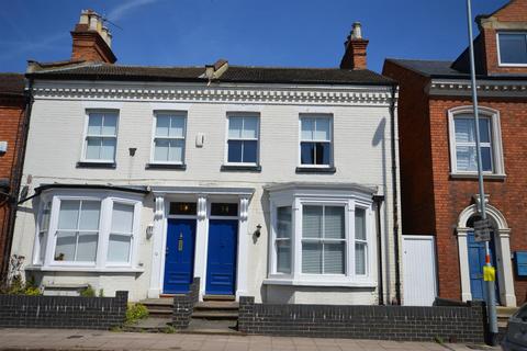 3 bedroom semi-detached house to rent, York Road, Abington, NN1