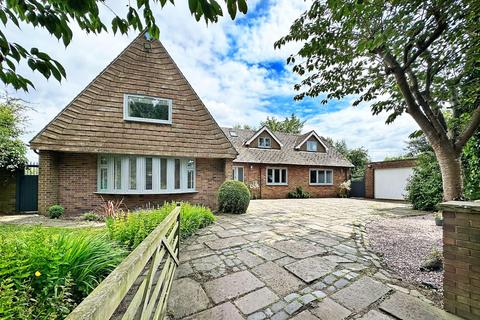 4 bedroom detached house for sale, Ashley Road, Ashley