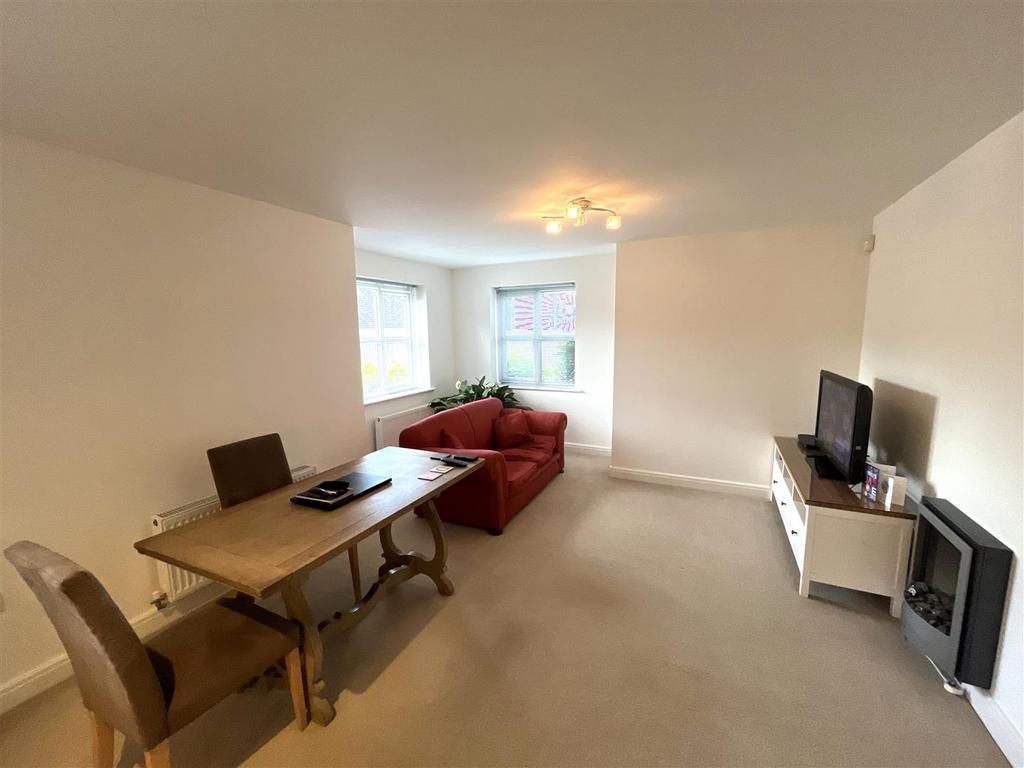 Mill Pool Way, Sandbach 2 bed apartment for sale - £150,000