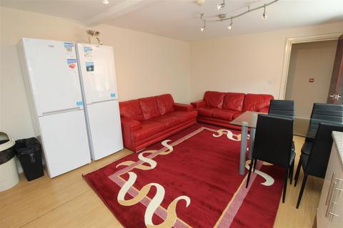 6 bedroom flat to rent, City Road, Cardiff CF24