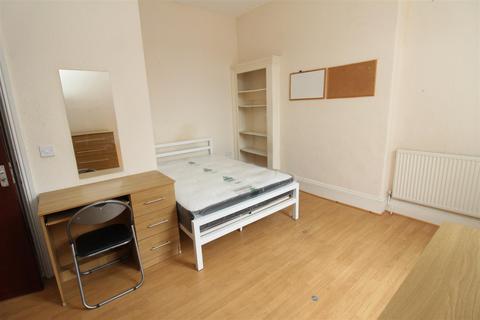 6 bedroom flat to rent, City Road, Cardiff CF24