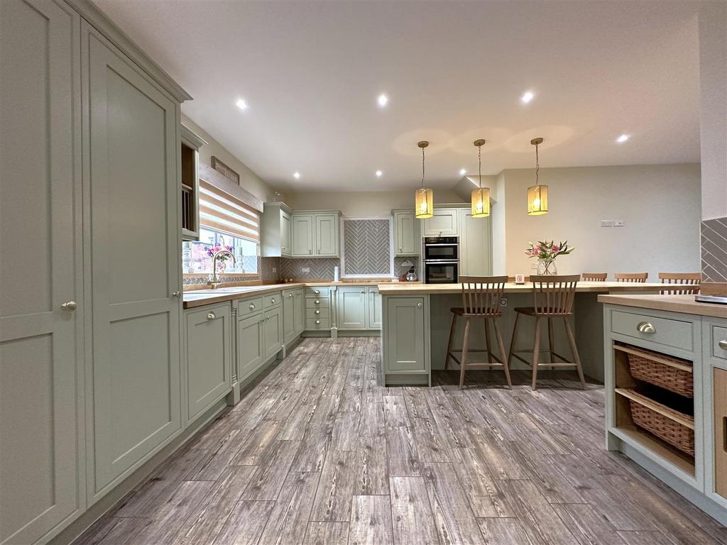 Sublime Family Kitchen 339