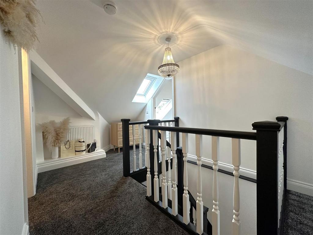 Second Floor Landing 287