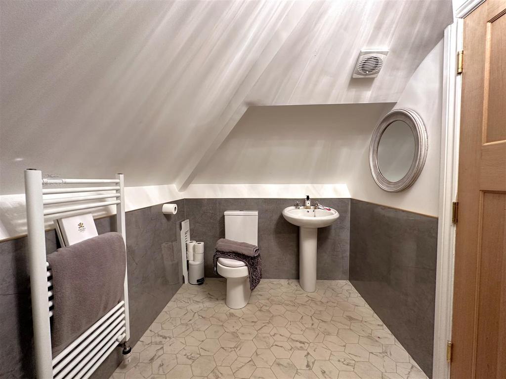 Third Floor Bathroom 292