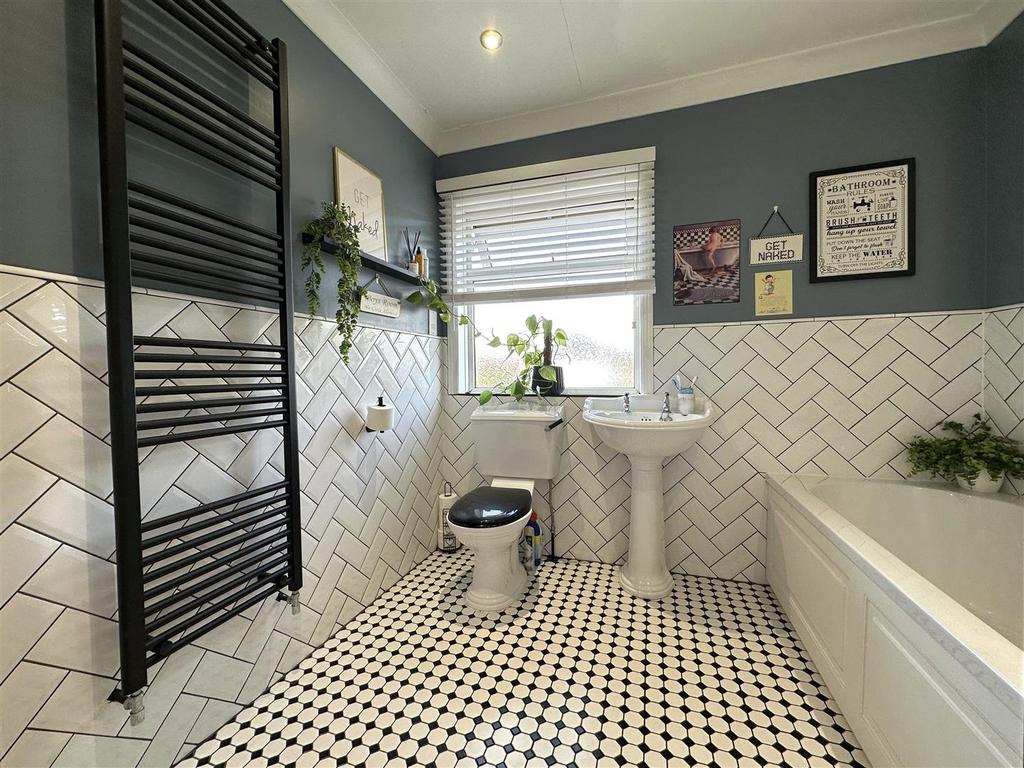 Family Bathroom 251
