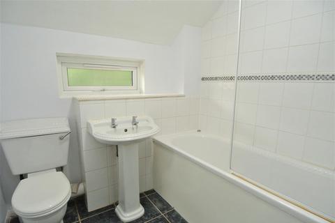 1 bedroom house to rent, Rowhurst Avenue, Addlestone KT15