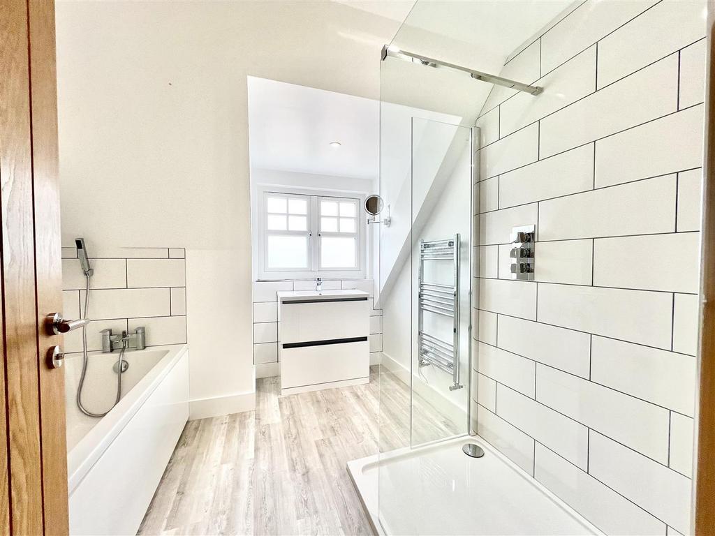 Family Bathroom.jpeg