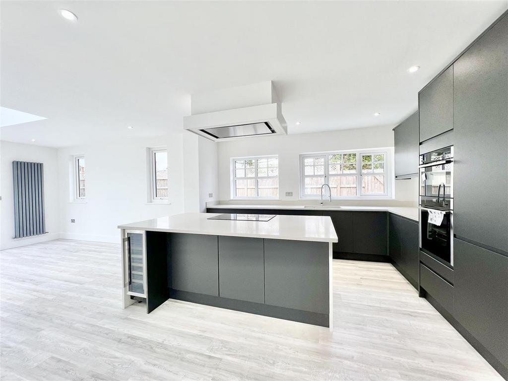 Kitchen 1.jpeg