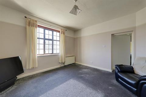 1 bedroom flat for sale, Grand Avenue, Worthing BN11