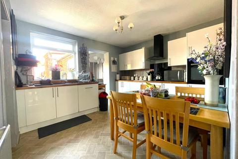 5 bedroom semi-detached house for sale, New Road, Hornsea