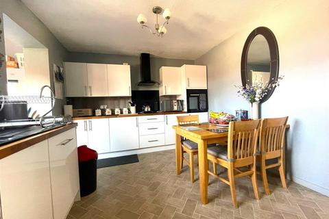 5 bedroom semi-detached house for sale, New Road, Hornsea