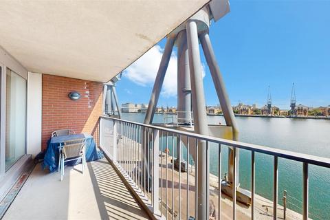 1 bedroom apartment for sale, 21 Western Gateway, London E16