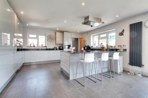 17 Westergate Close, Goring By Sea, Worthing, BN12 5DD