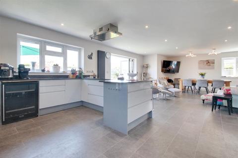 17 Westergate Close, Goring By Sea, Worthing, BN12 5DD