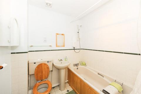 1 bedroom flat for sale, Beech Avenue, Ruislip HA4