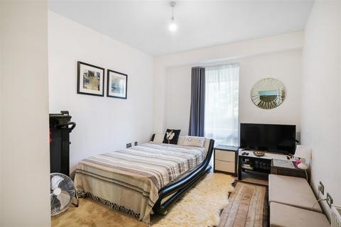 1 bedroom flat for sale, Sherrington Court, Canning Town E16