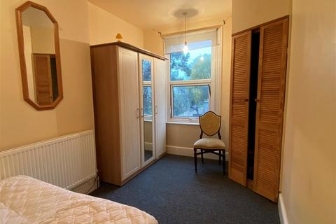 2 bedroom house to rent, Westward Road, London