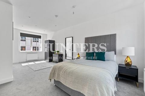 2 bedroom house for sale, Ashford Road, London