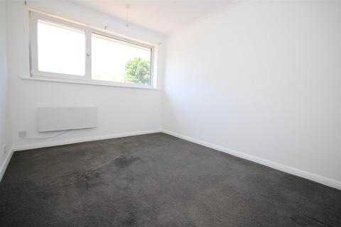 2 bedroom flat to rent, Badger Close, Guildford