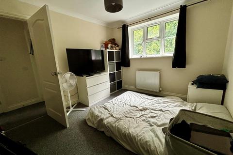 2 bedroom apartment to rent, Burnt Mills Road, Basildon