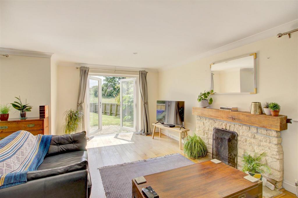 Sitting/dining room