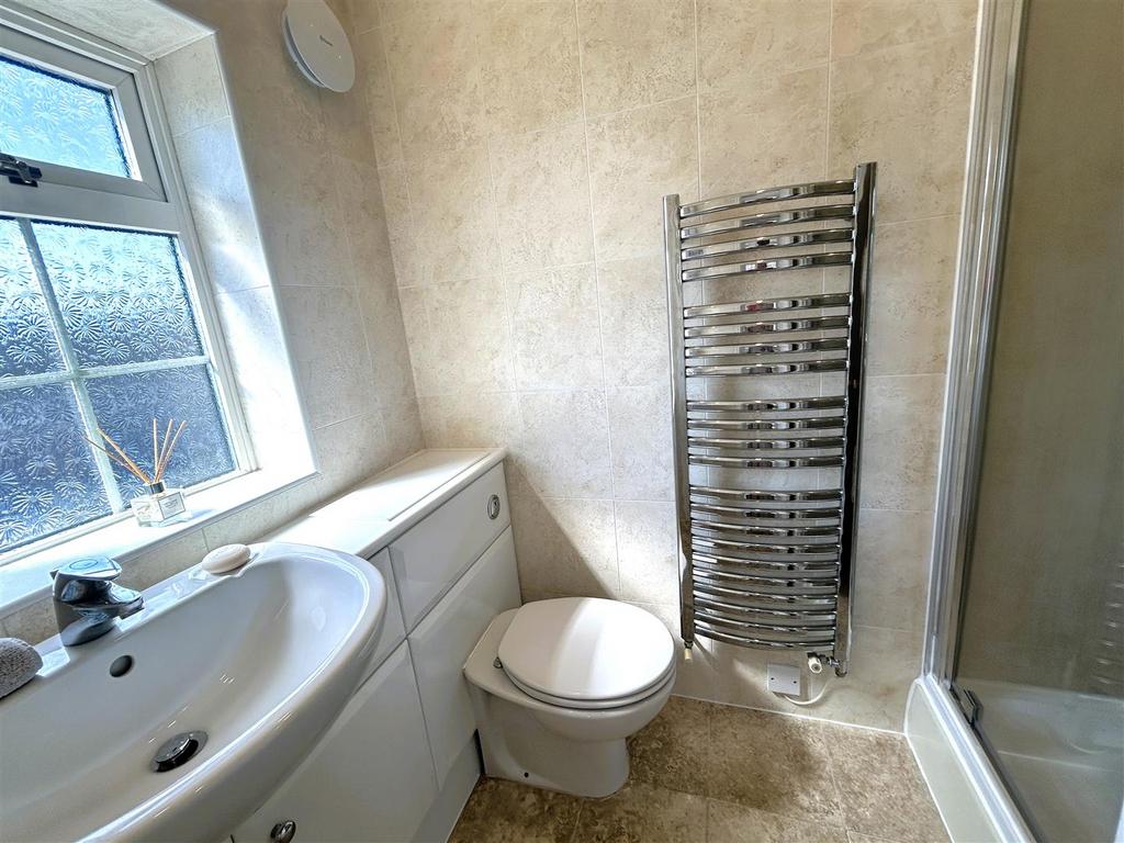 Ensuite.JPG