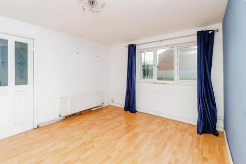 2 bedroom terraced house to rent, Star Close, Walsall