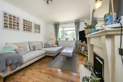 2 bedroom maisonette for sale, North Approach, Watford