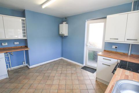 3 bedroom house to rent, Oak Avenue, Bradwell. NR31 8NG