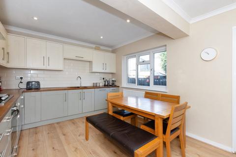 196 Burnt Oak Lane, Sidcup, DA15 9DG