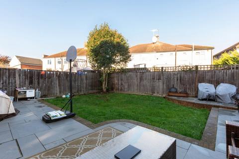 196 Burnt Oak Lane, Sidcup, DA15 9DG