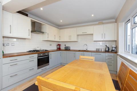 196 Burnt Oak Lane, Sidcup, DA15 9DG