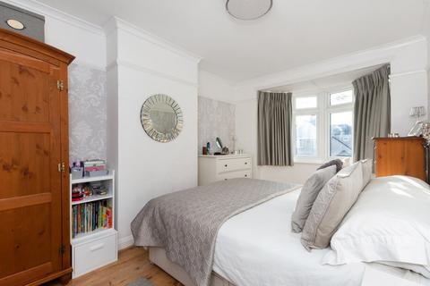 196 Burnt Oak Lane, Sidcup, DA15 9DG