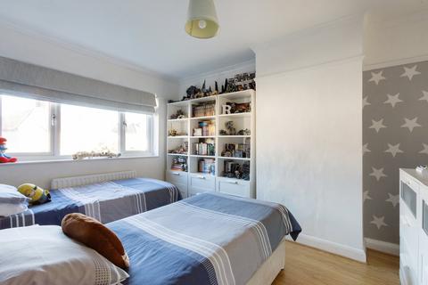 196 Burnt Oak Lane, Sidcup, DA15 9DG