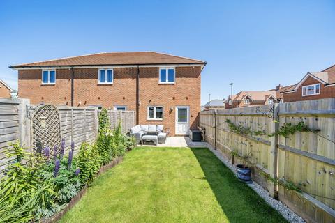 2 bedroom end of terrace house for sale, Chestnuts Close, Oakley, RG23 7GG